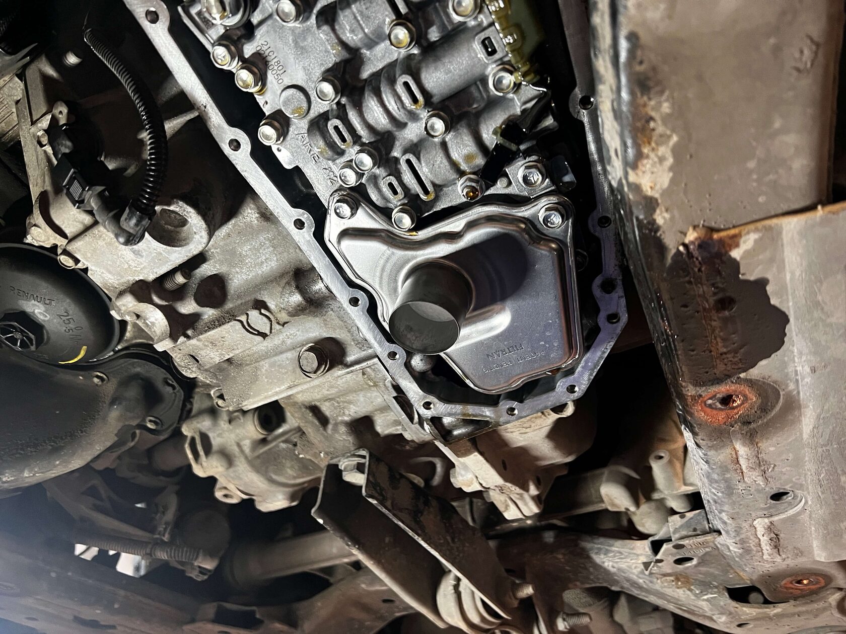 Устанавливаем новый фильтр грубой очистки