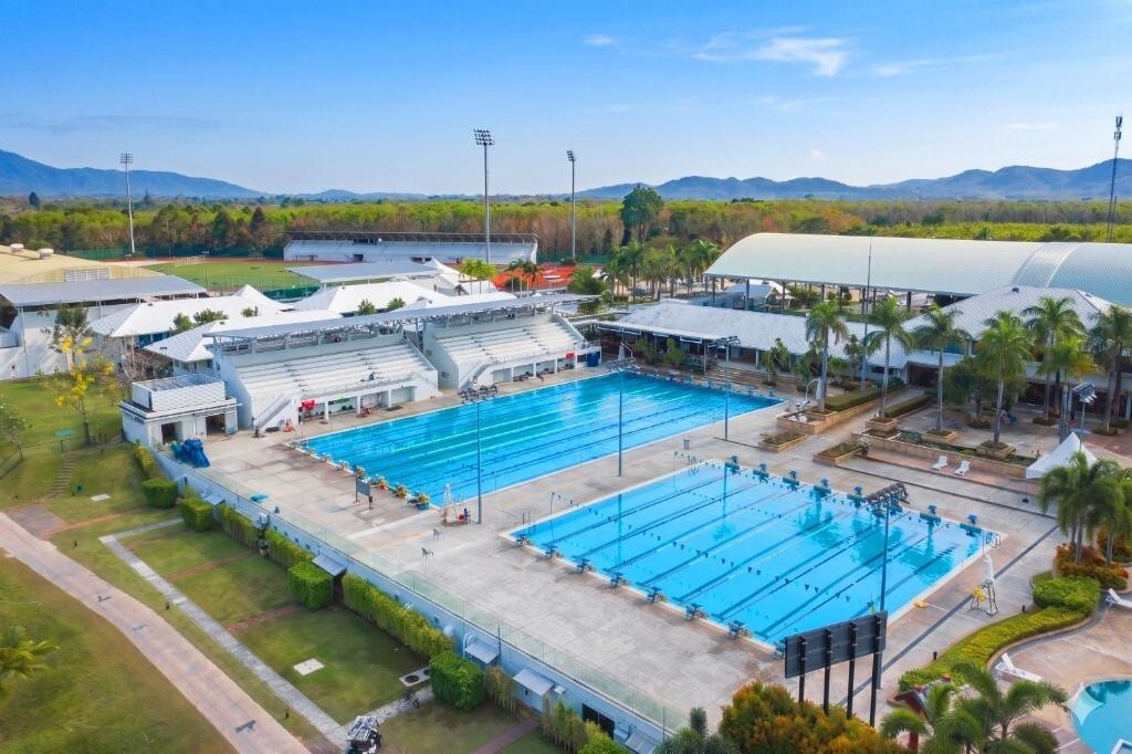 Thanyapura на Пхукете с высоты: 50-метровый и 25-метровый бассейны, трибуны и беговая дорожка