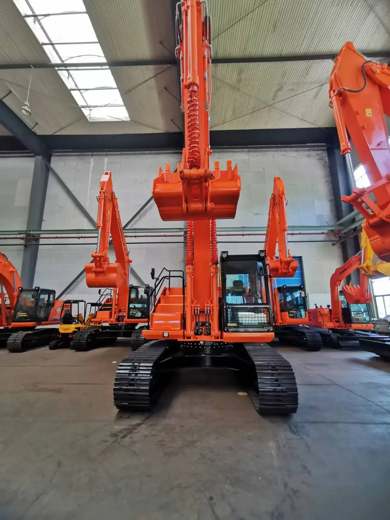 Гусеничный экскаватор LONKING CDM 6225F