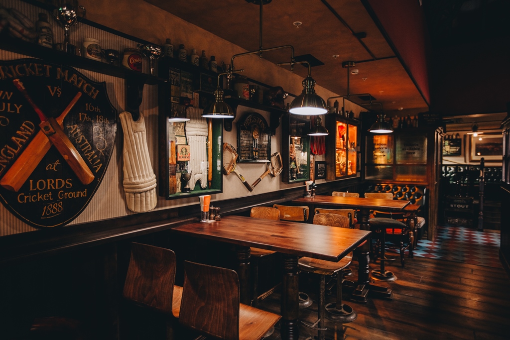 Connolly pub. Коннолли Стейшн паб. Ирландский паб Столешников переулок. Connolly Station pub Москва. Столешников переулок 8 ирландский паб.