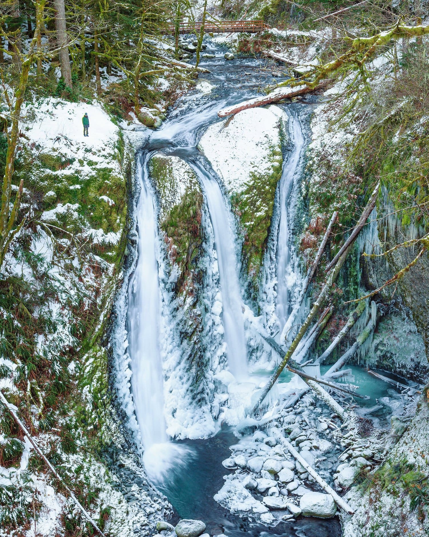 Водопад Титовка зимой Мурманская область