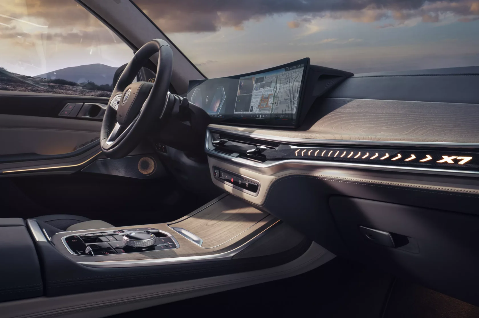 BMW X7: изогнутый дисплей и передняя панель