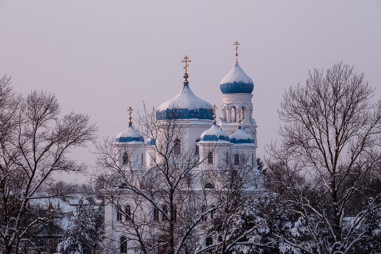 Вид на Благовещенскую церковь.