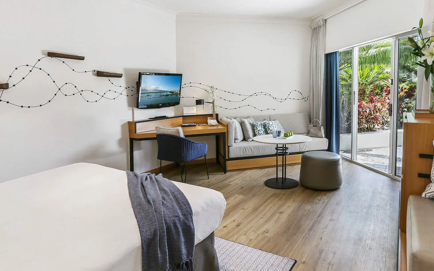 Номер отеля Shangri-La The Marina на марине Кэрнса