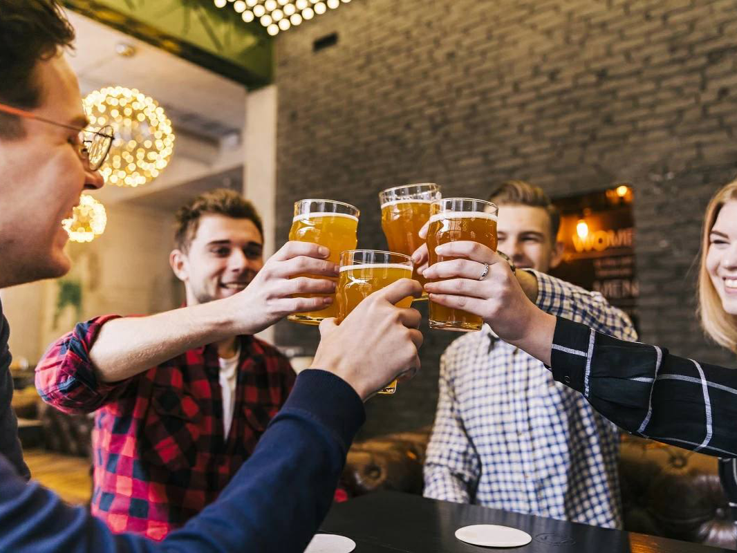 фото нанесения макияжа на лицо девушки 