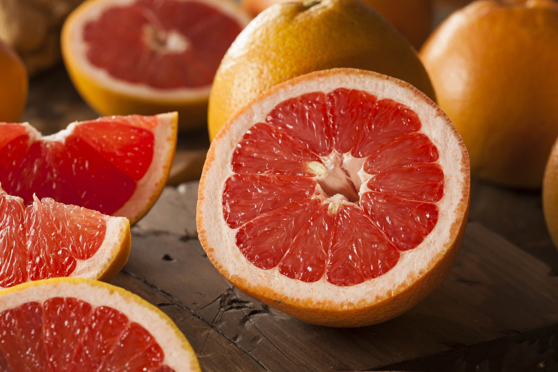 Плода грейпфрута. Красный апельсин и грейпфрут. Ruby Grapefruit аромат. Апельсин грейпфрут помело. Ruby Star грейпфрут.