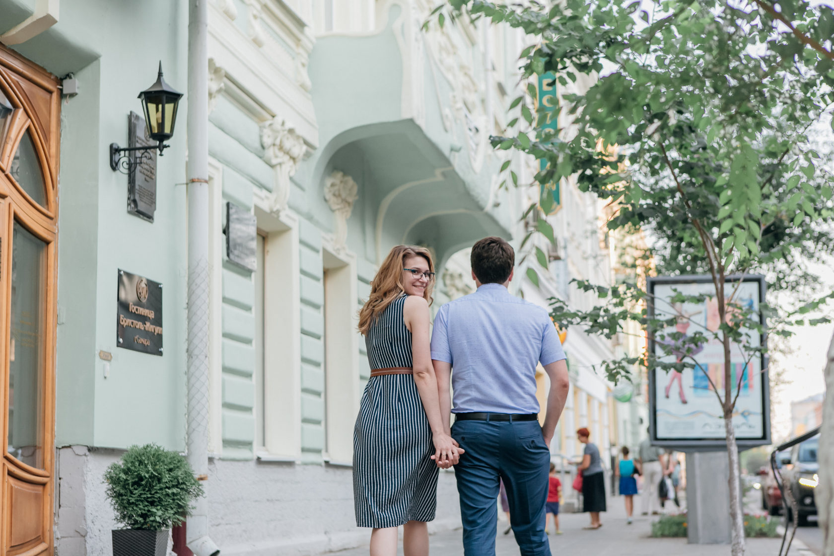 Маскет лав. Лав стори кадры Питер. Лав стори Патриаршие пруды. Love story в городе. Фотосессия лав стори в городе летом.