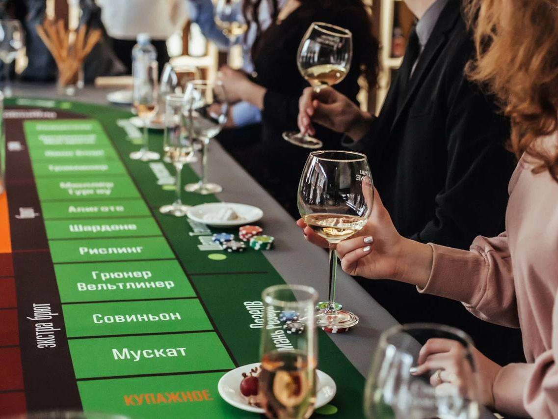 фото нанесения макияжа на лицо девушки 