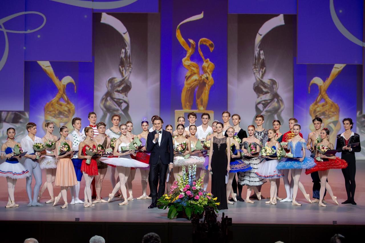 Выставка русский балет манеж. Русский балет маке. Балет фото. Русский балет. Арабеск (балет).