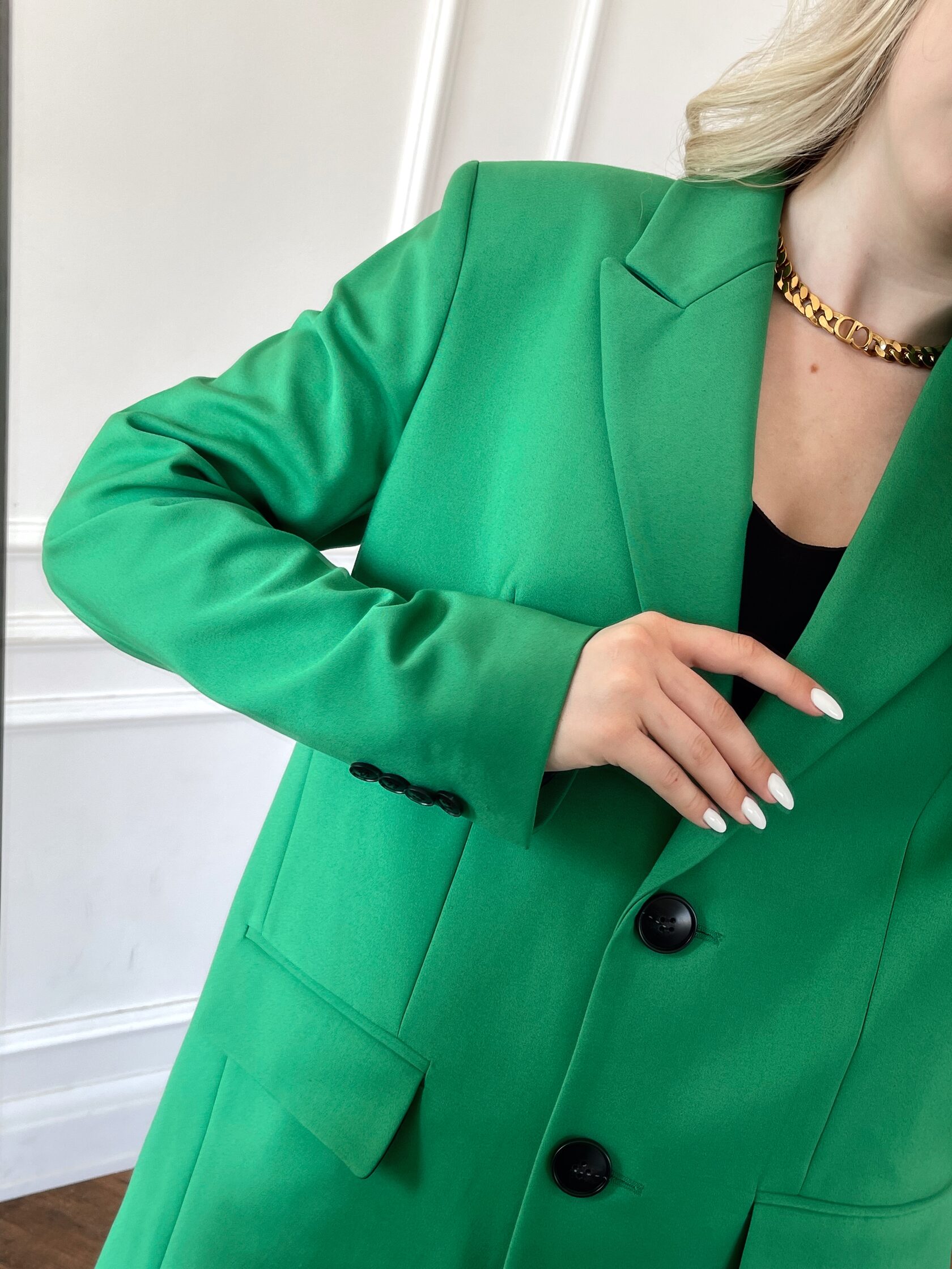 Ярко зеленый пиджак