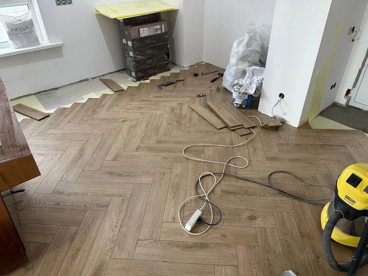 подрезка паркета английская елка с использованием пылесоса