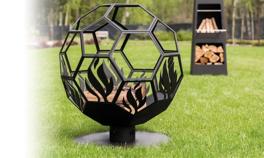 Очаг кованый чёрный в виде футбольного мяча