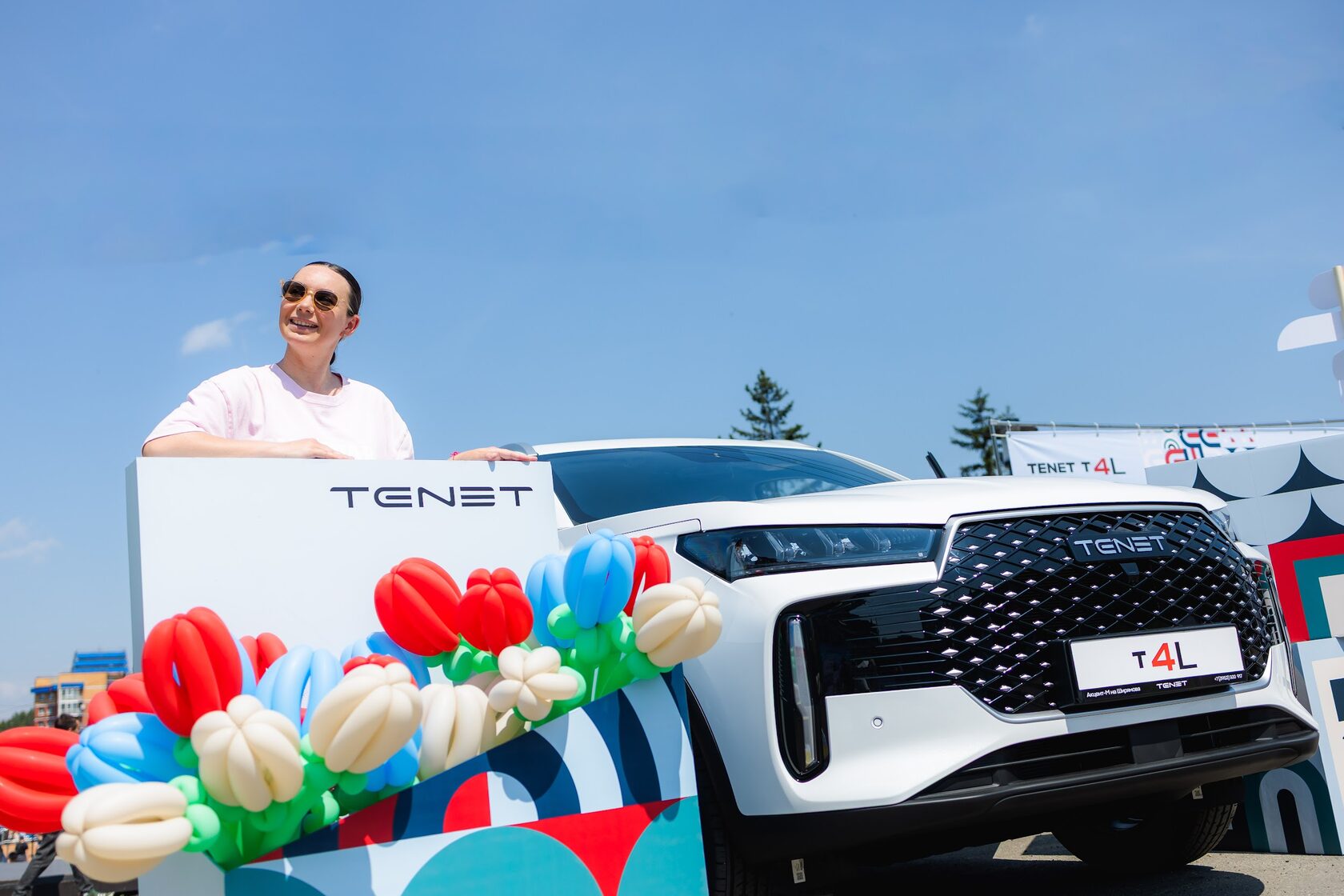 Автомобиль TENET T4L на городском мероприятии