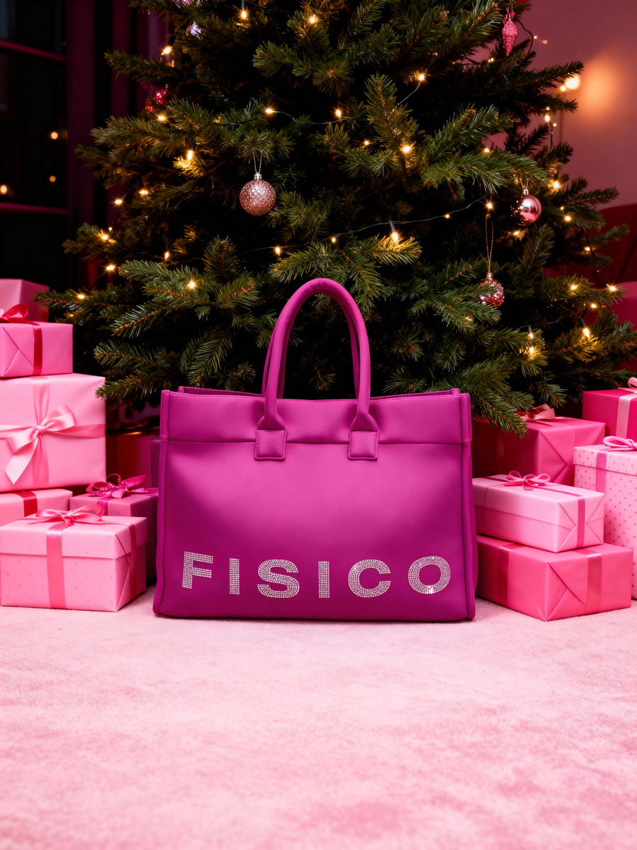 розовая сумка в тематической новогодней нейросъемке