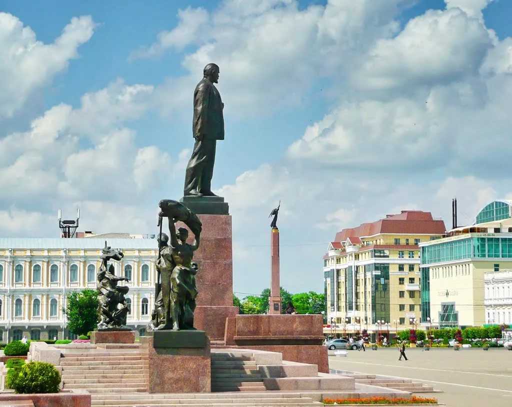 Площадь ставрополя. Площадь Ленина Ставрополь. Ставрополь памятник Ленину на площади. Ленинская площадь Ставрополь. Город Ставрополь площадь Ленина пло.