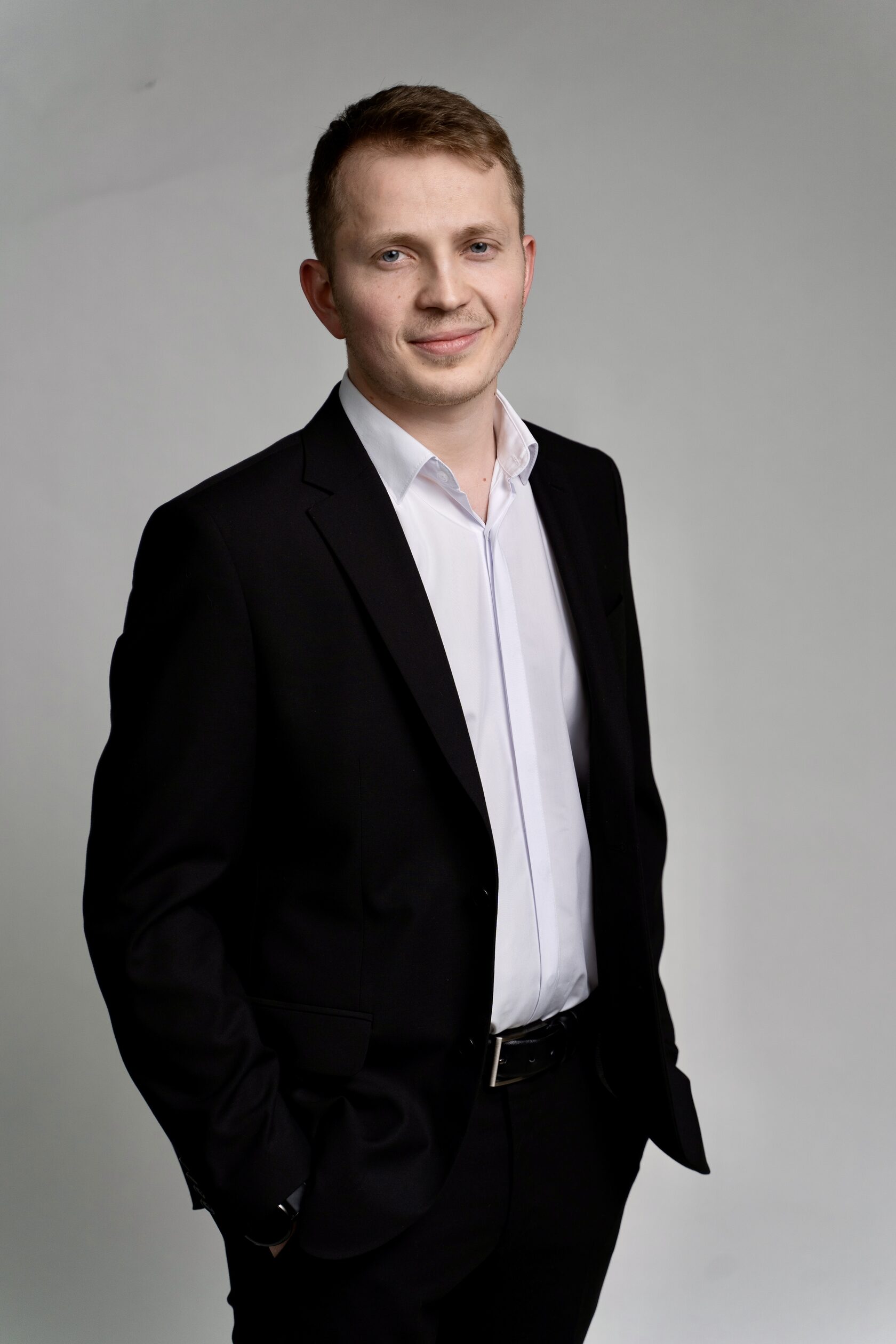 Ол мені порно дикпен жұбатты.