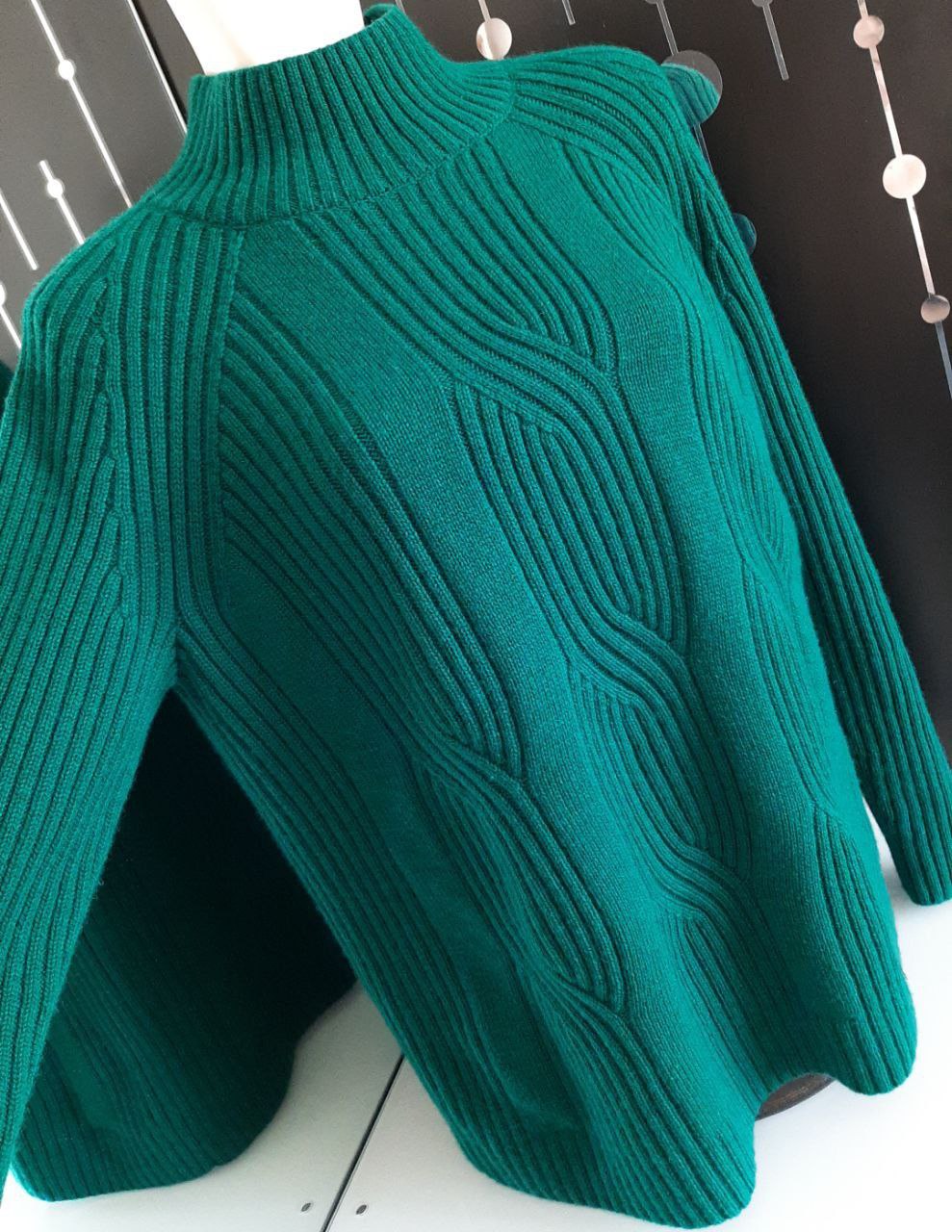 Свитер Изумруд — вид сбоку