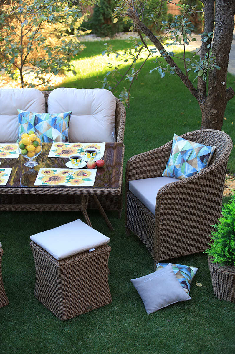 Элегантные столы Malacca