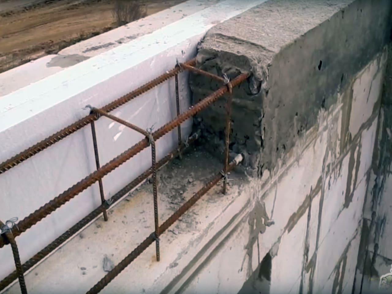 Конструктив монолитного пояса перед укладкой бетона в газобетонной стене