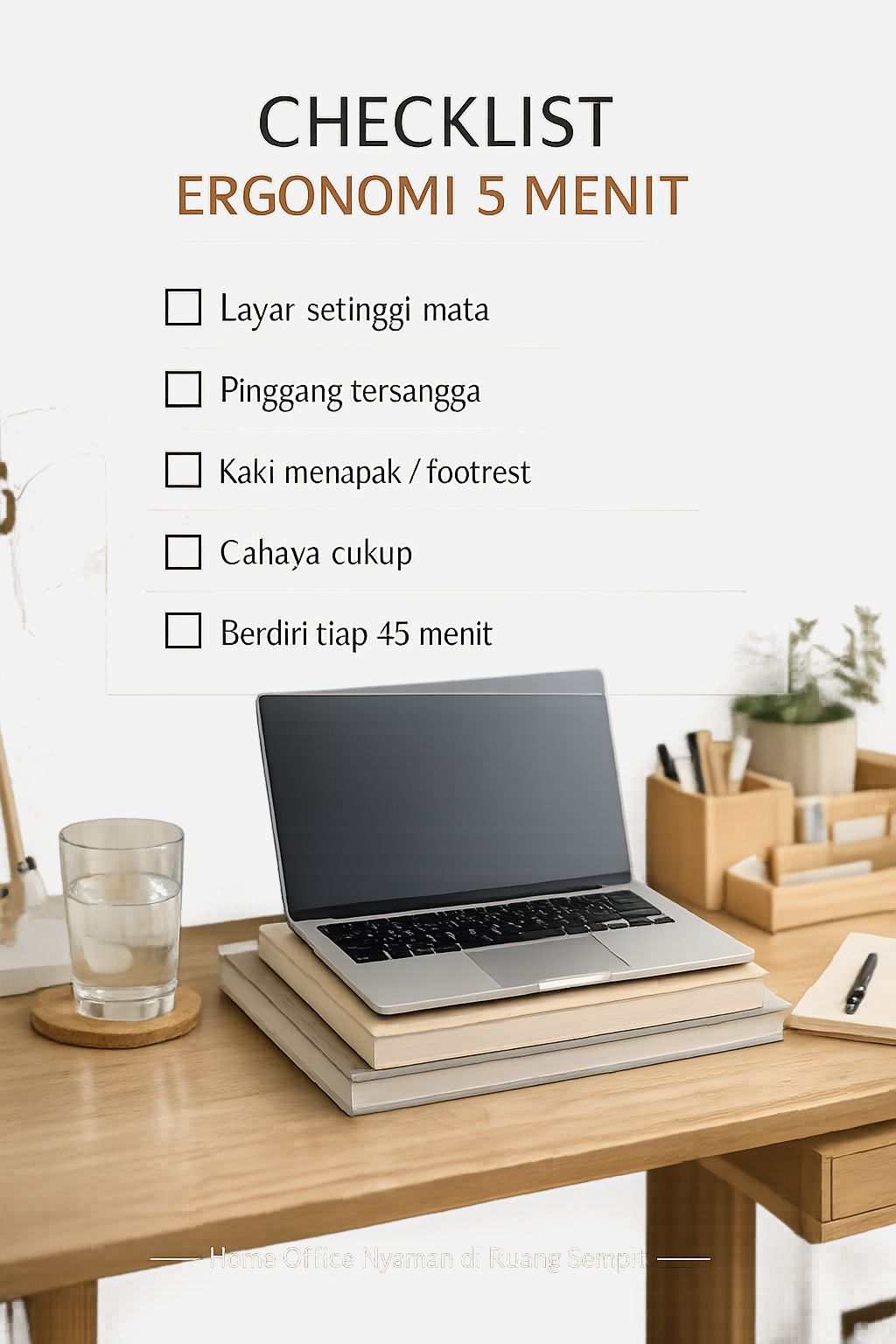 Checklist ergonomi 5 menit untuk home office nyaman di ruang sempit dengan laptop di atas buku di meja kerja.