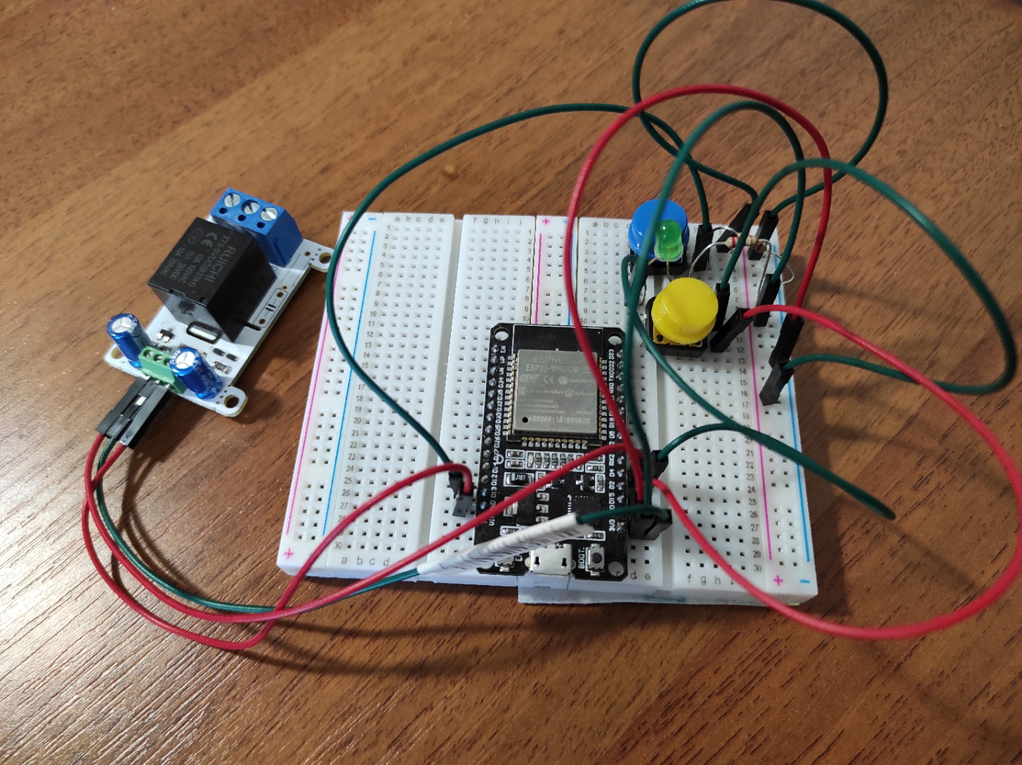 Wi-Fi relay prototype based on the ESP32 microcontroller