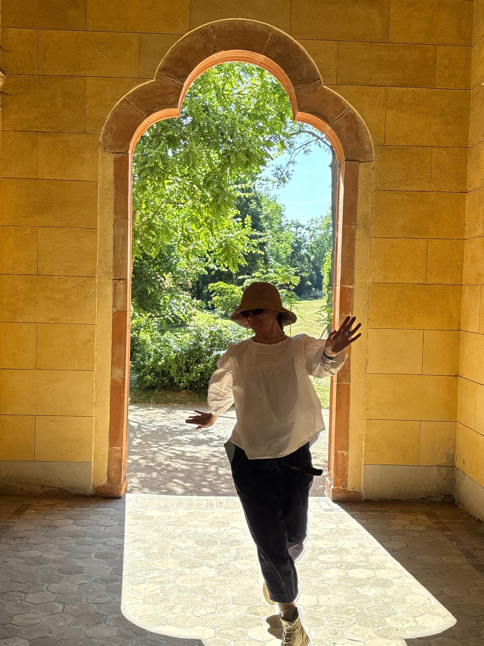 Почему дети любят играть в прятки