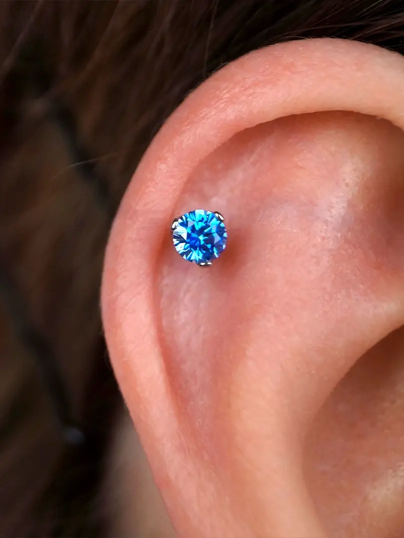 Заживший прокол Хеликс на ухе