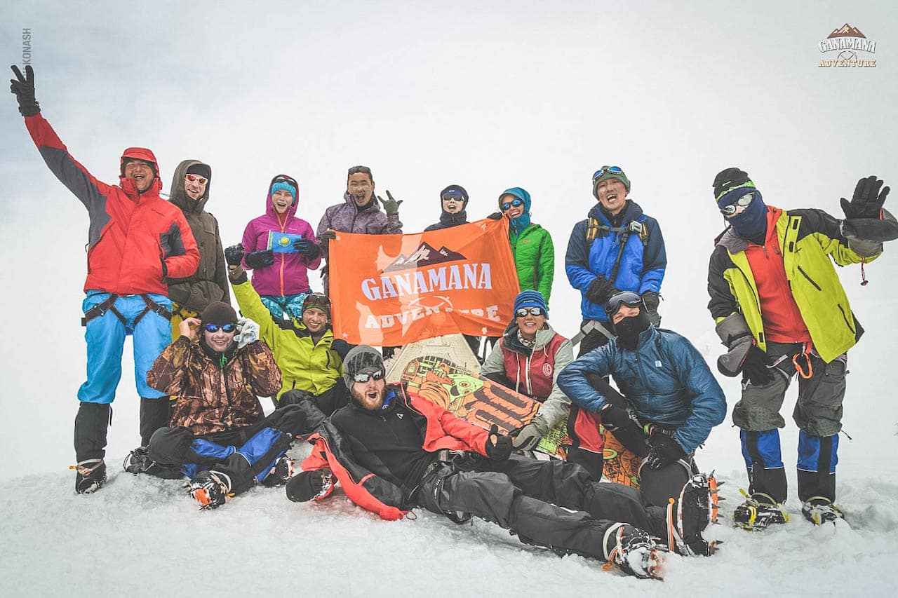 Участники восхождения GanaMana Adventure — Из офиса — в горы