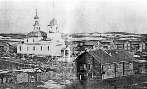 Панорама Усть-Цильмы начала XX в. На переднем плане — Никольский собор