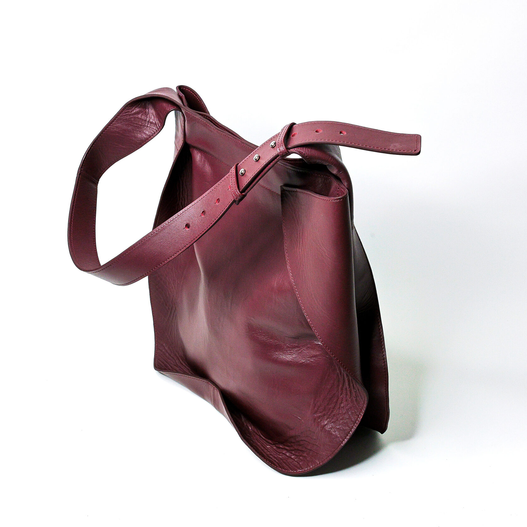 объемная дизайнерская сумка Wave тоут бордового цвета из натуральной кожи премиум качества