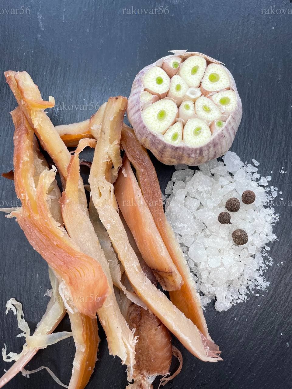 широц со слабосоленой лососем суши. роллы с чернилами каракатицы. ролл аяши. каракатица роллы ростов на дону. ролл токио.