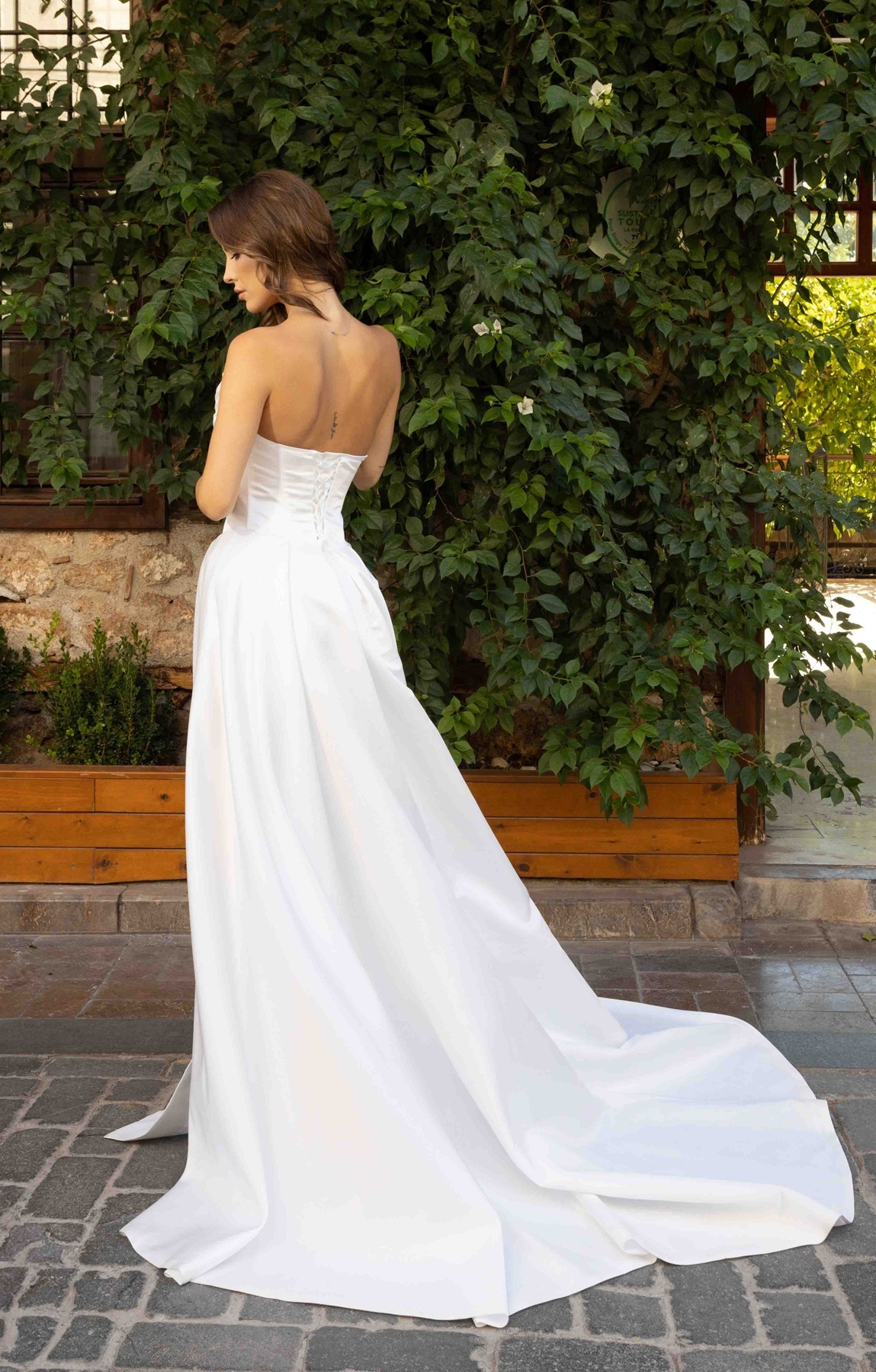 платье свадебное атласное с разрезом