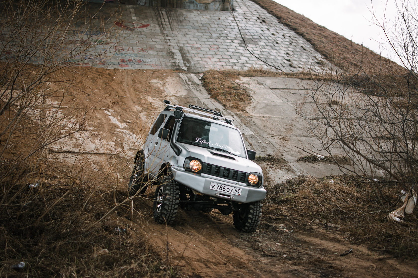 Тест-драйв: как ведет себя японский малыш Suzuki Jimny на дорогах Кирова