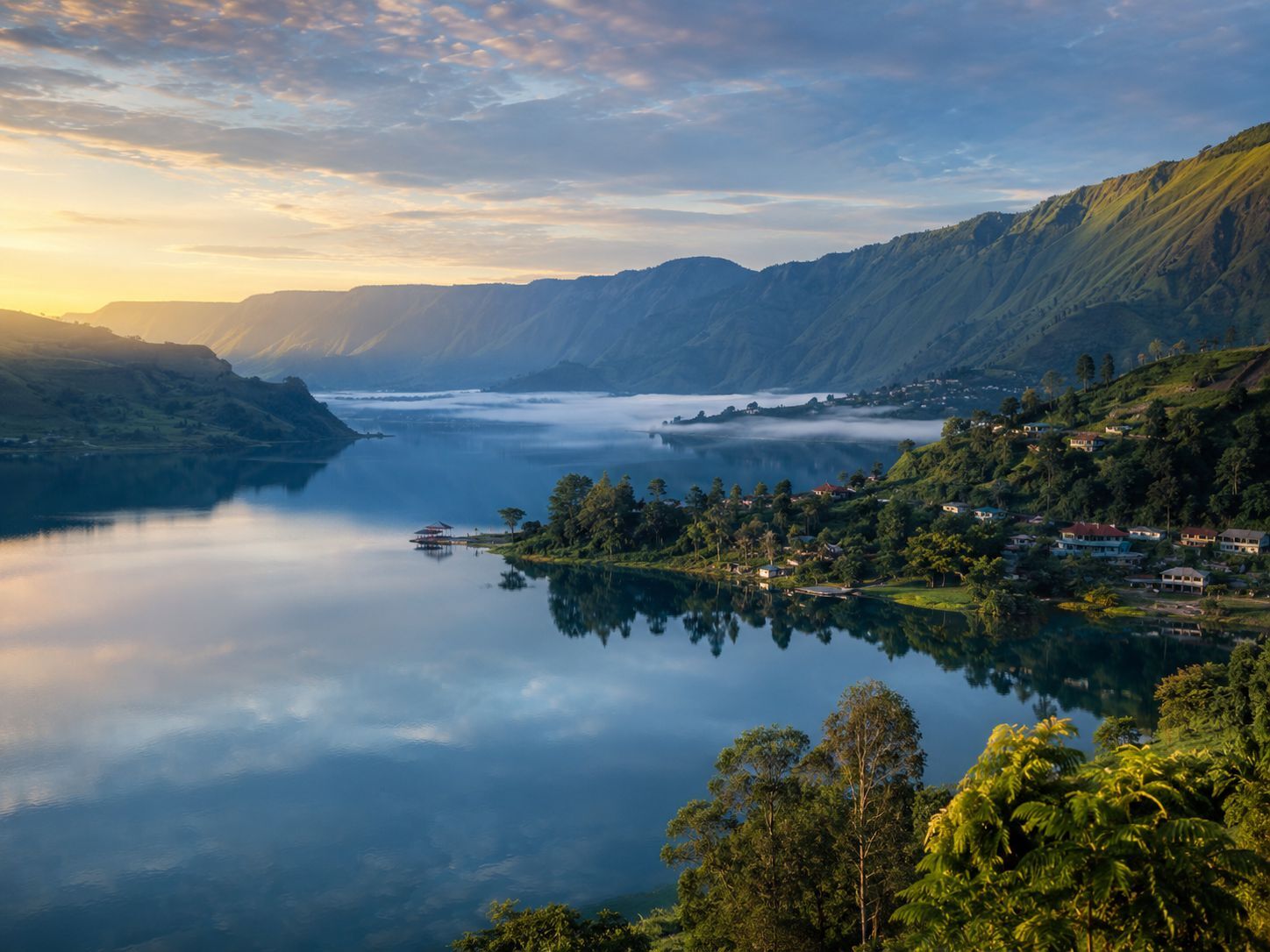 Danau Toba terlihat tenang tetapi menyimpan sejarah geologi besar