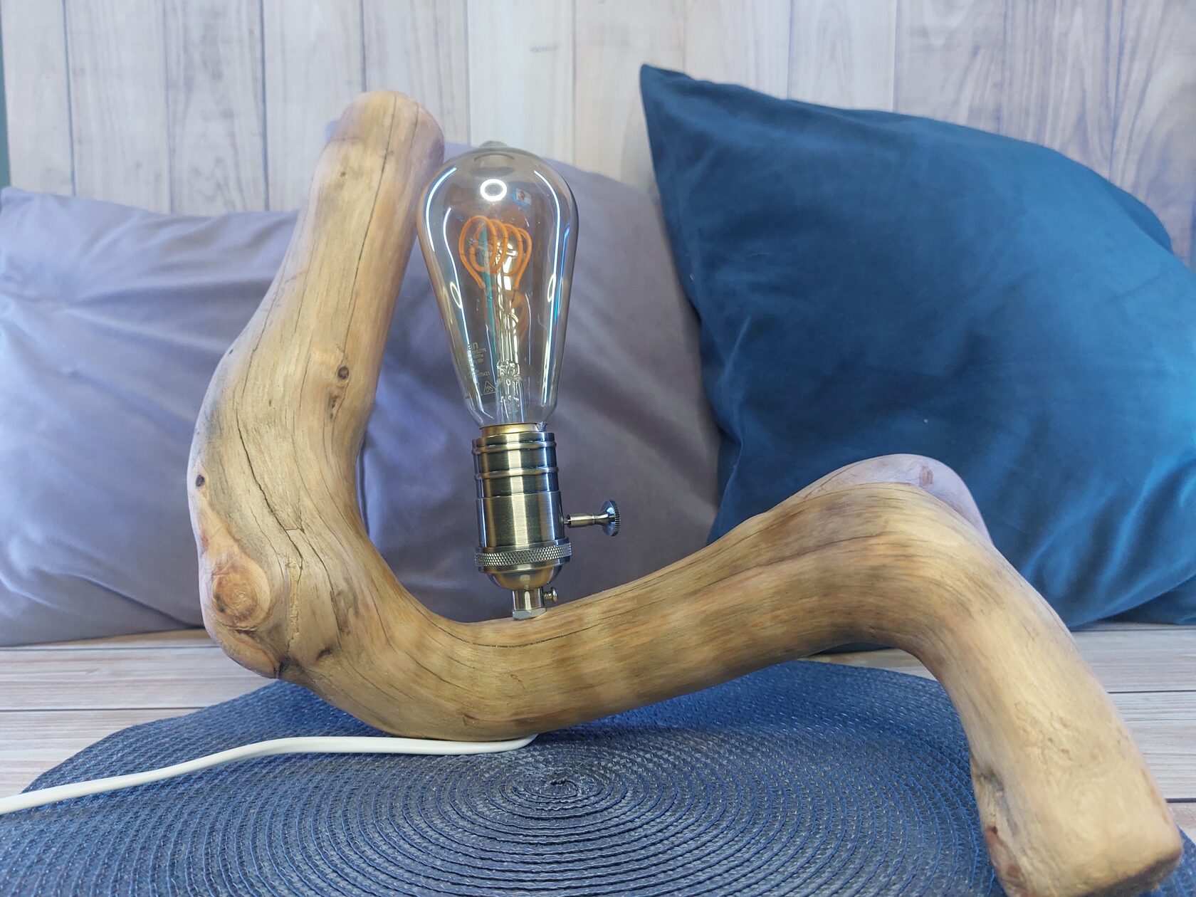 Уникальный светильник в стиле рустик ручной работы из дерева Pol Ouel