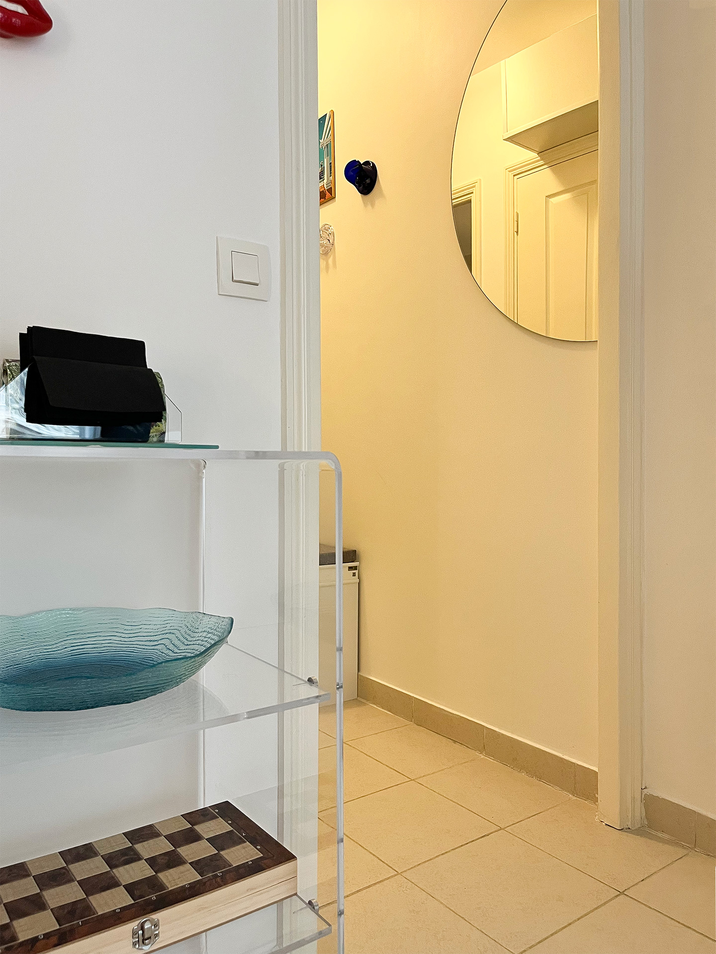 Entrée du studio avant rénovation complète – aménagement petite surface à Nice