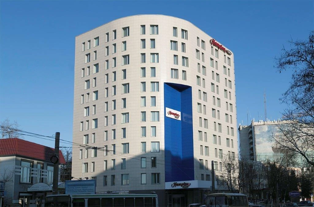 Фасад отеля Hampton by Hilton