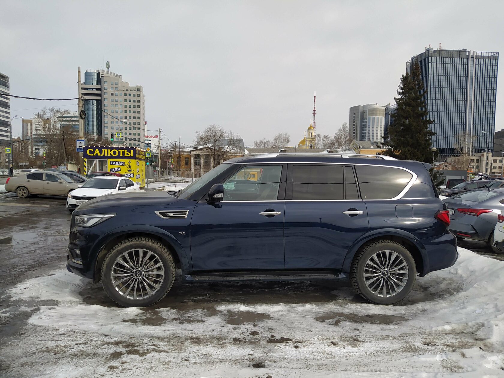 Мы приняли в наш автопарк премиальный внедорожник Infiniti QX80