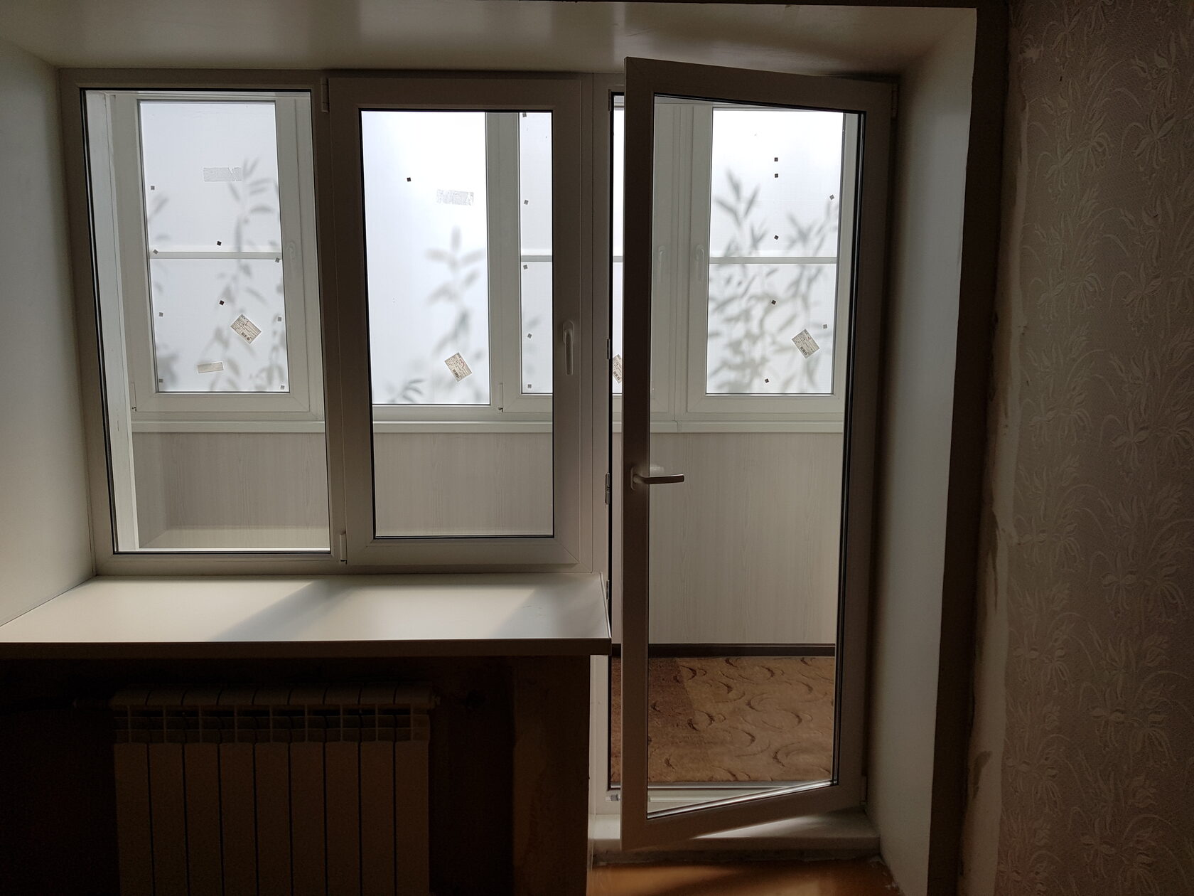 Дверь на балкон прозрачная фото