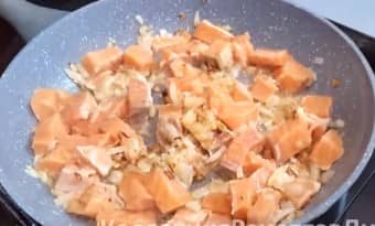 Приготовление пирога киш с лососем и брокколи: шаг 10