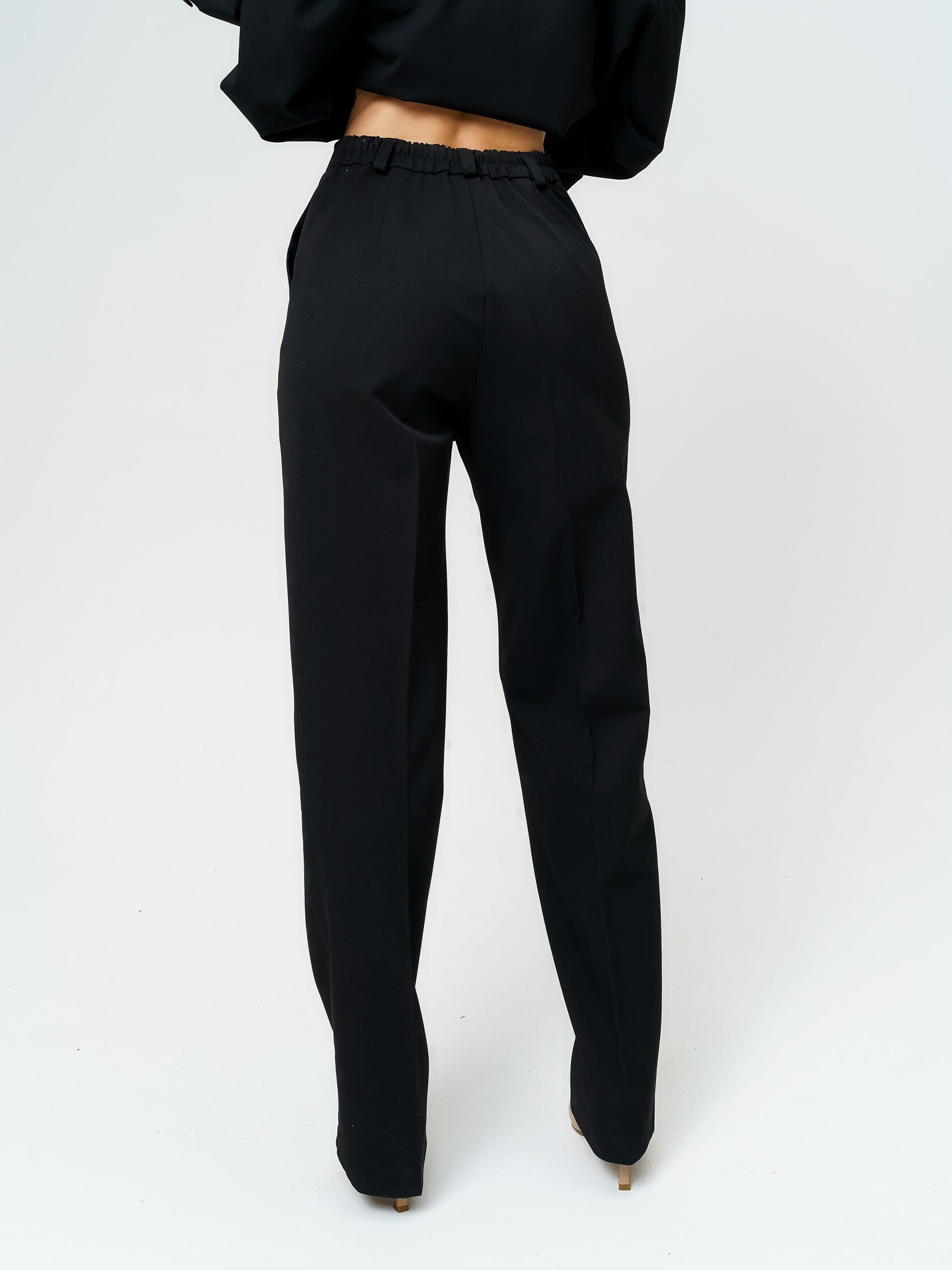 брюки черные дизайнерские зауженные с высокой талией 