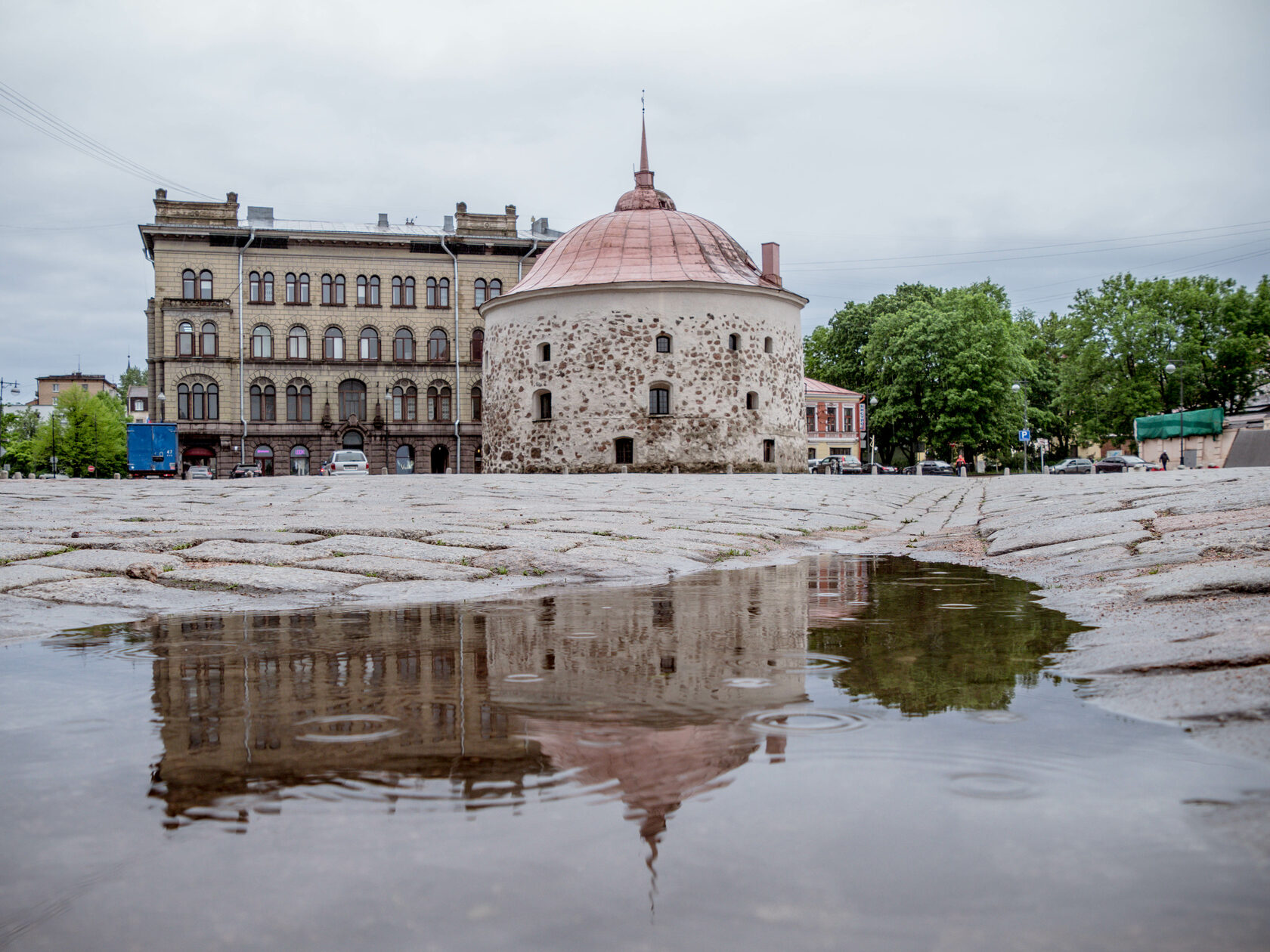 Круглая башня рыночная площадь 1 выборг фото. Рыночная площадь Выборг. Круглая башня Выборг. Круглая башня Выборг ресторан. Башня на площади Выборг.