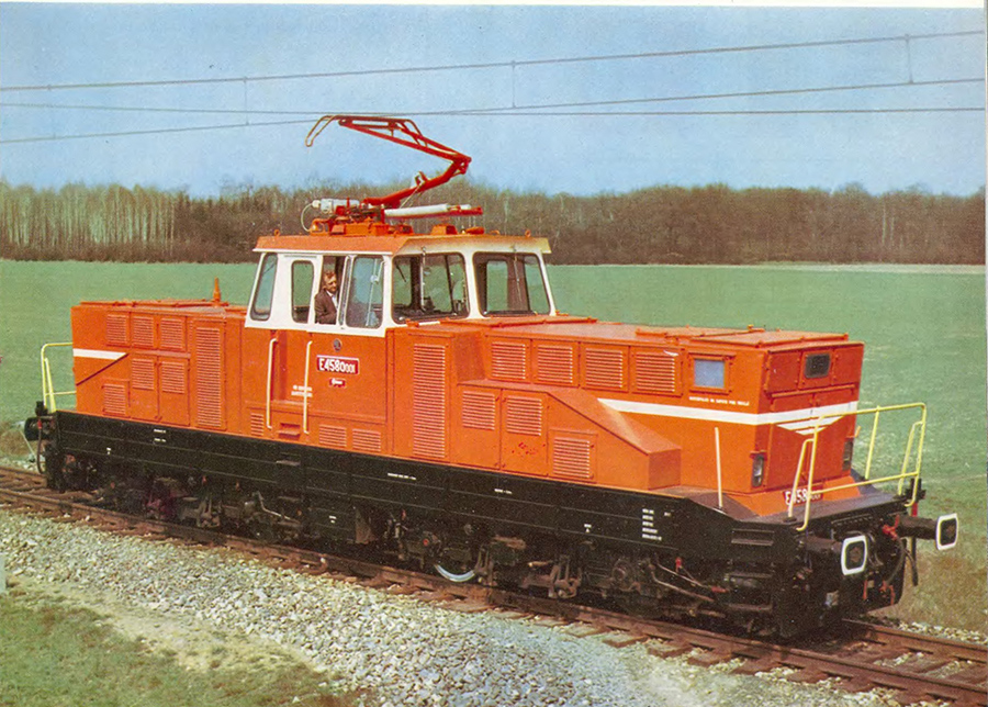 Маневровый электровоз 33Е