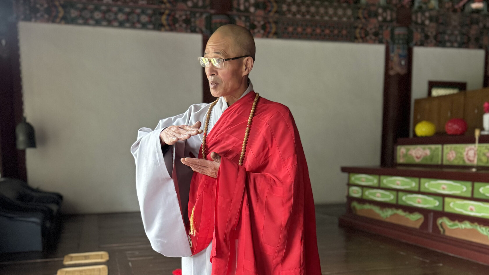 Буддийский монах .Храм Похён. КНДР (Северная Корея)