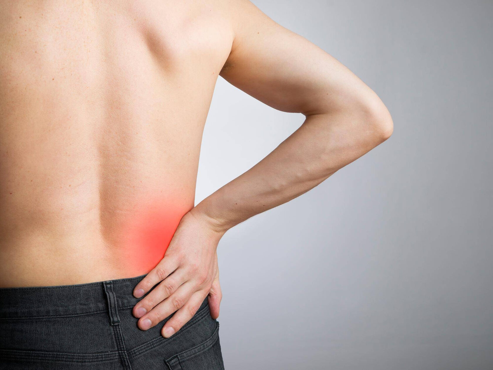 При болях в спине и суставах обязательно надо лечить еще и мышцы