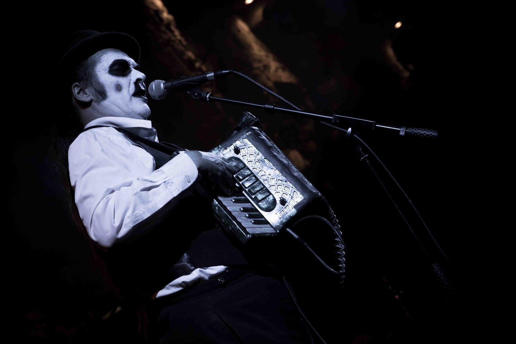 Tiger lillies crack. The Tiger Lillies трио.