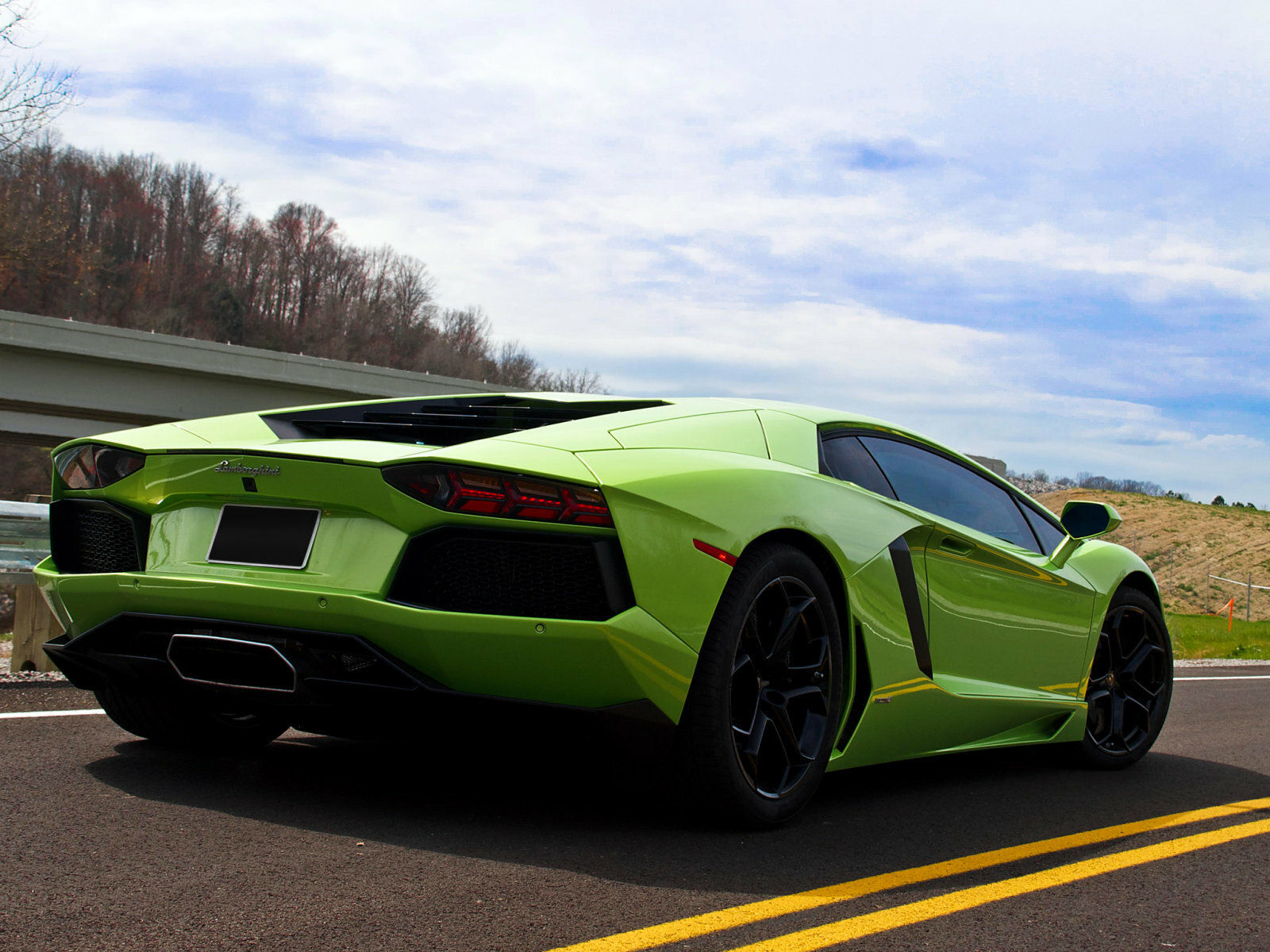 Машина Lamborghini Aventador