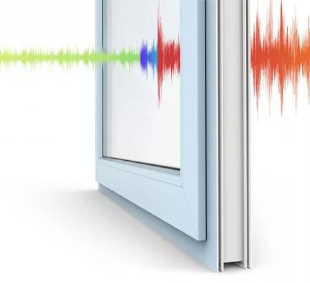 вид с балкона на оживленный проспект фото