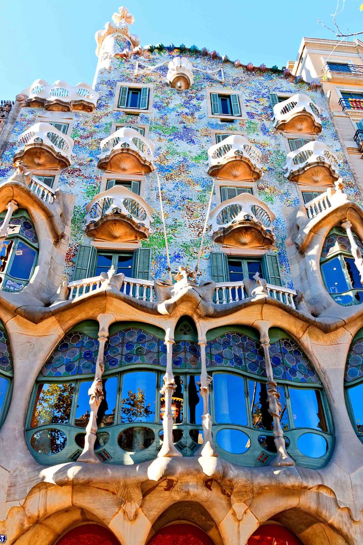 Антонио Гауди архитектура Барселоны