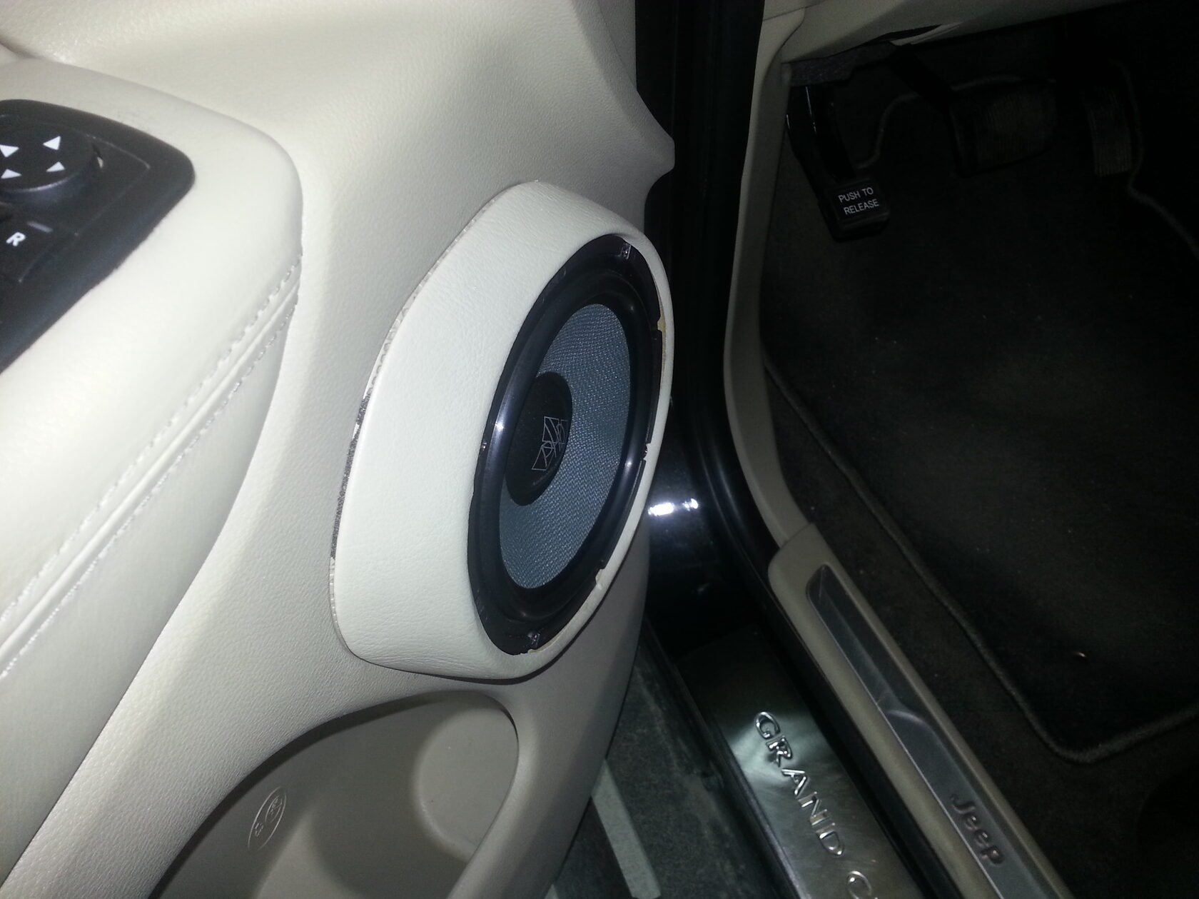 замена акустики jeep grand cherokee wk2